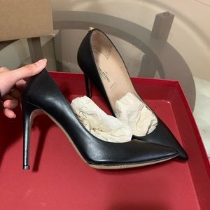 Valentino new plain leather pump